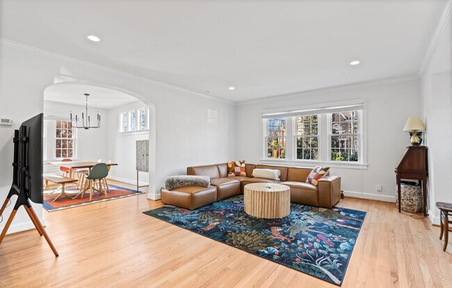 Building Photo - 4473 Greenwich Pkwy NW