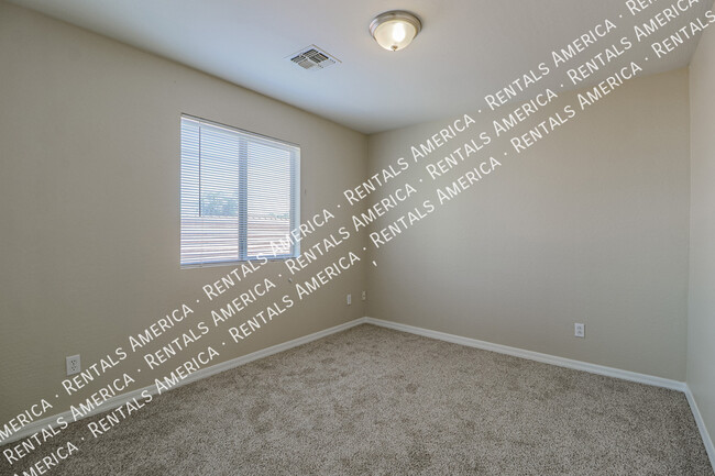 Building Photo - $500 off the 1st full month's rent with a ...