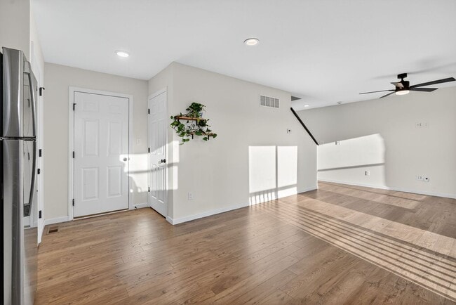 Building Photo - Modern 2-Bedroom Townhome