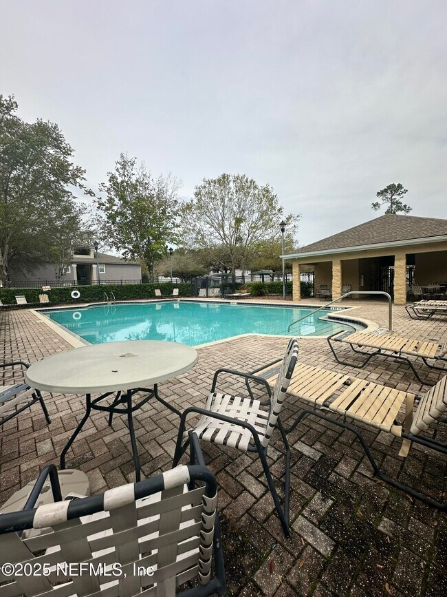 Building Photo - 6099 Maggies Cir