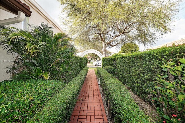 Building Photo - 9318 NW 50th Doral Cir S