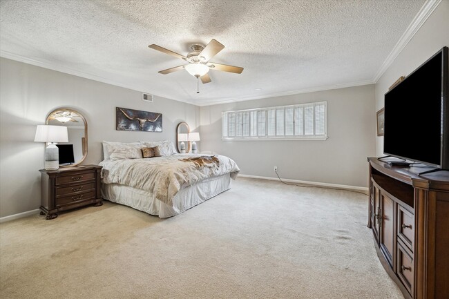 Building Photo - 11742 Pecan Creek Dr