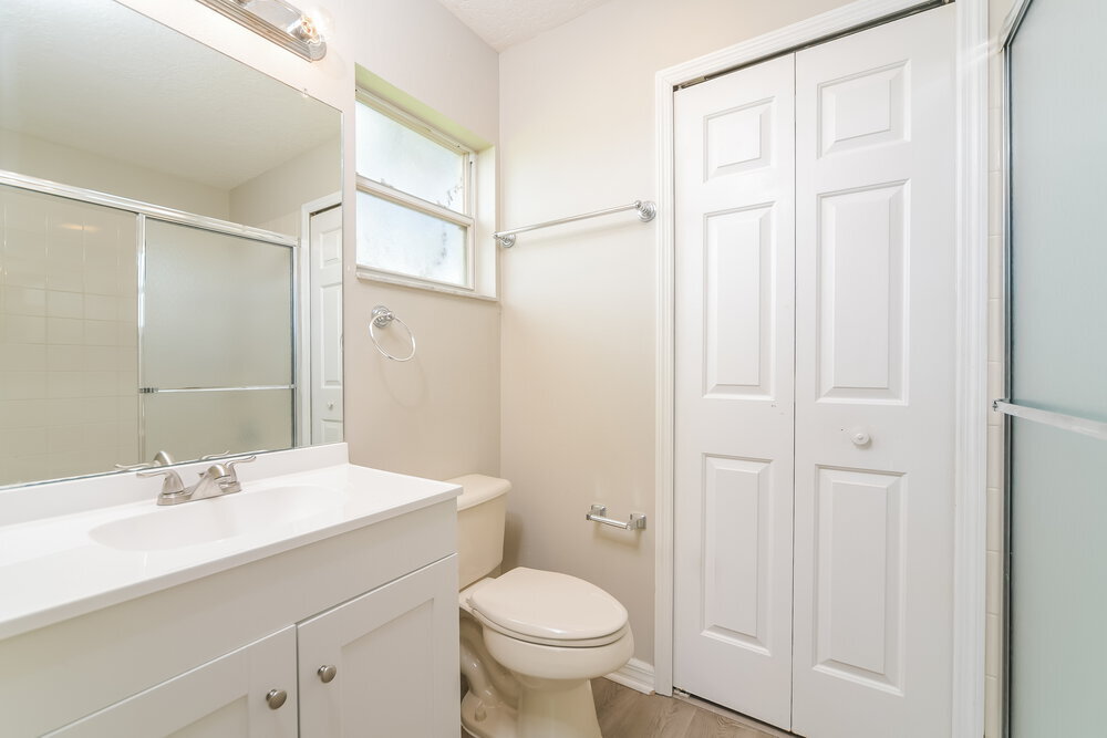 Building Photo - 1323 Hillview Dr