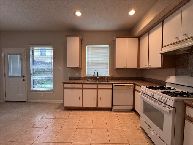 Building Photo - 13110 S Bellaire Estates Dr