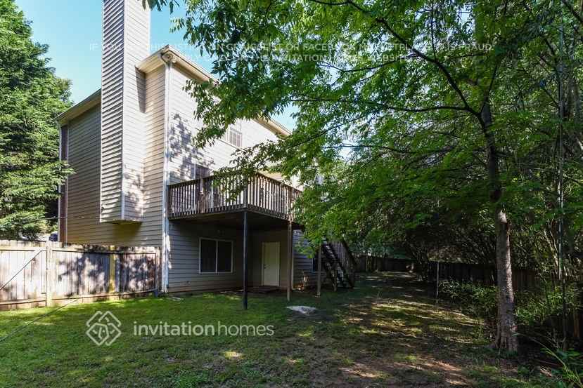 Building Photo - 430 Croftwood Close