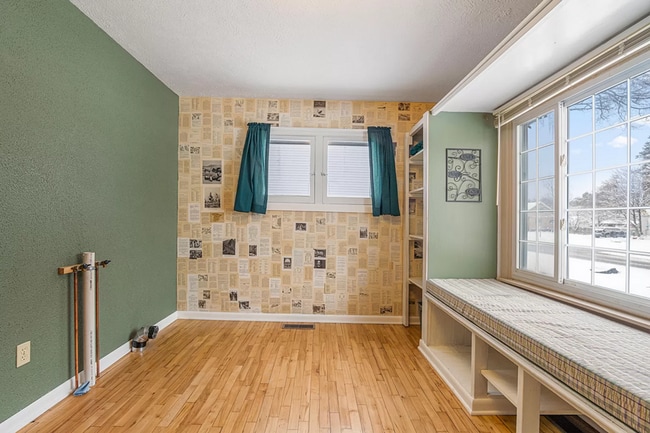 Building Photo - Spacious Home in Gaylord