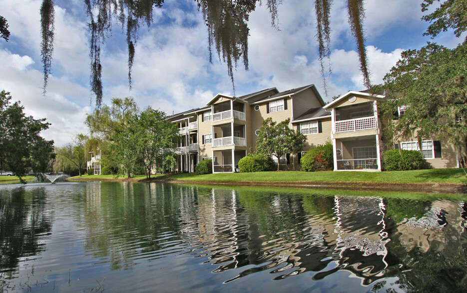 Primary Photo - Lake Crossing Apartments