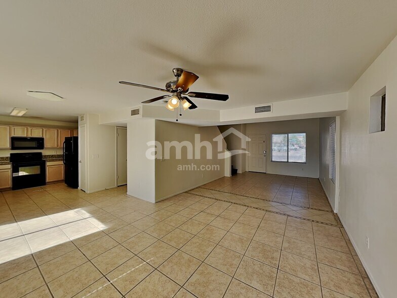 Building Photo - 10633 W Piccadilly Rd