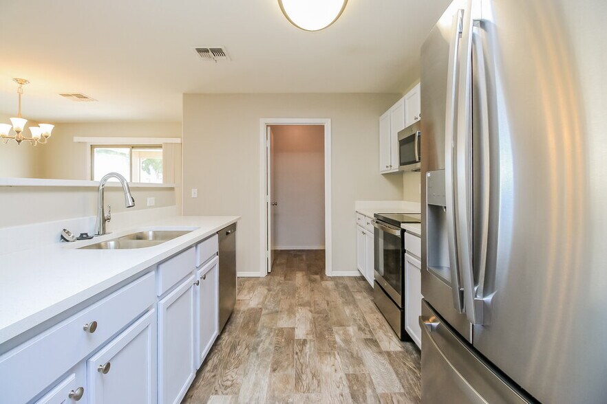 Building Photo - 30617 N Desert Star Dr