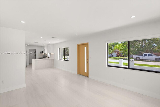 Building Photo - 6010 SW 108th Pl