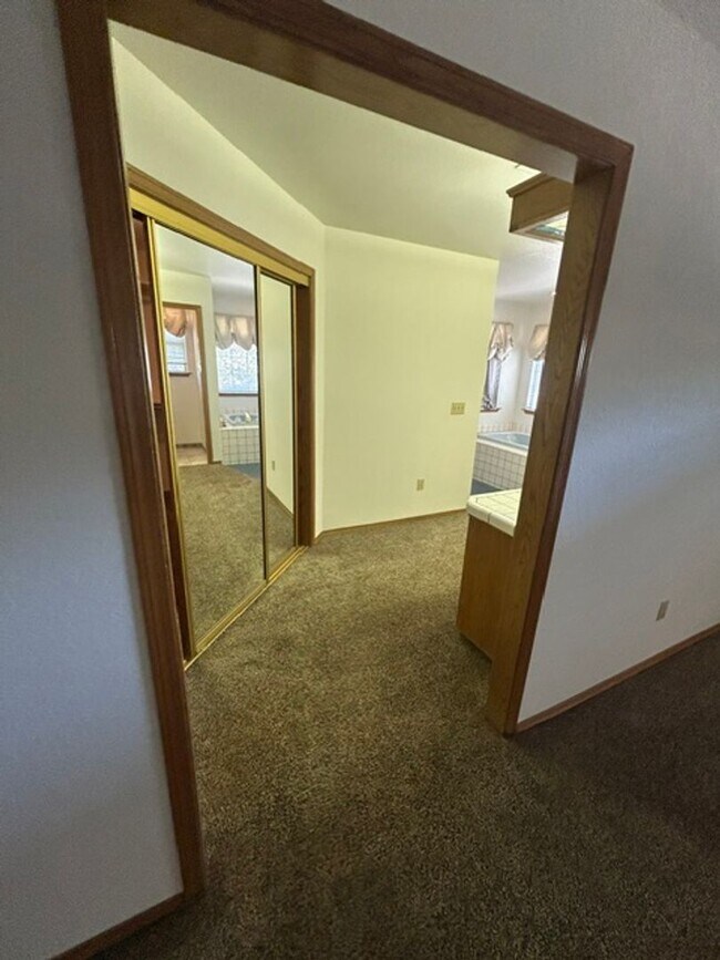 Building Photo - 5730 W Laura Ct