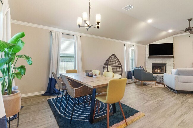 Building Photo - Half Off First Months Rent!!!