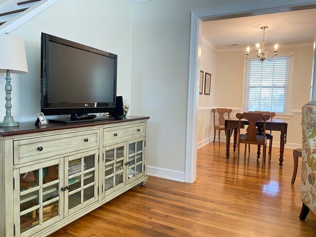 Building Photo - 4 Bed, 2 Bath Cape Cod style home in the Tuckahoe Elementary District!!