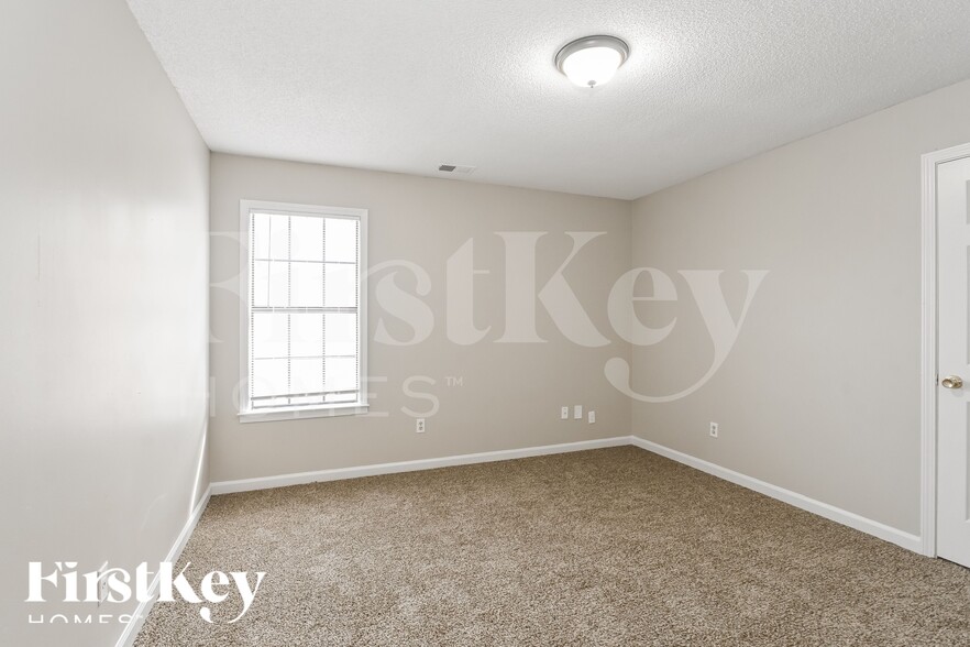 Building Photo - 5855 Plum Valley Dr