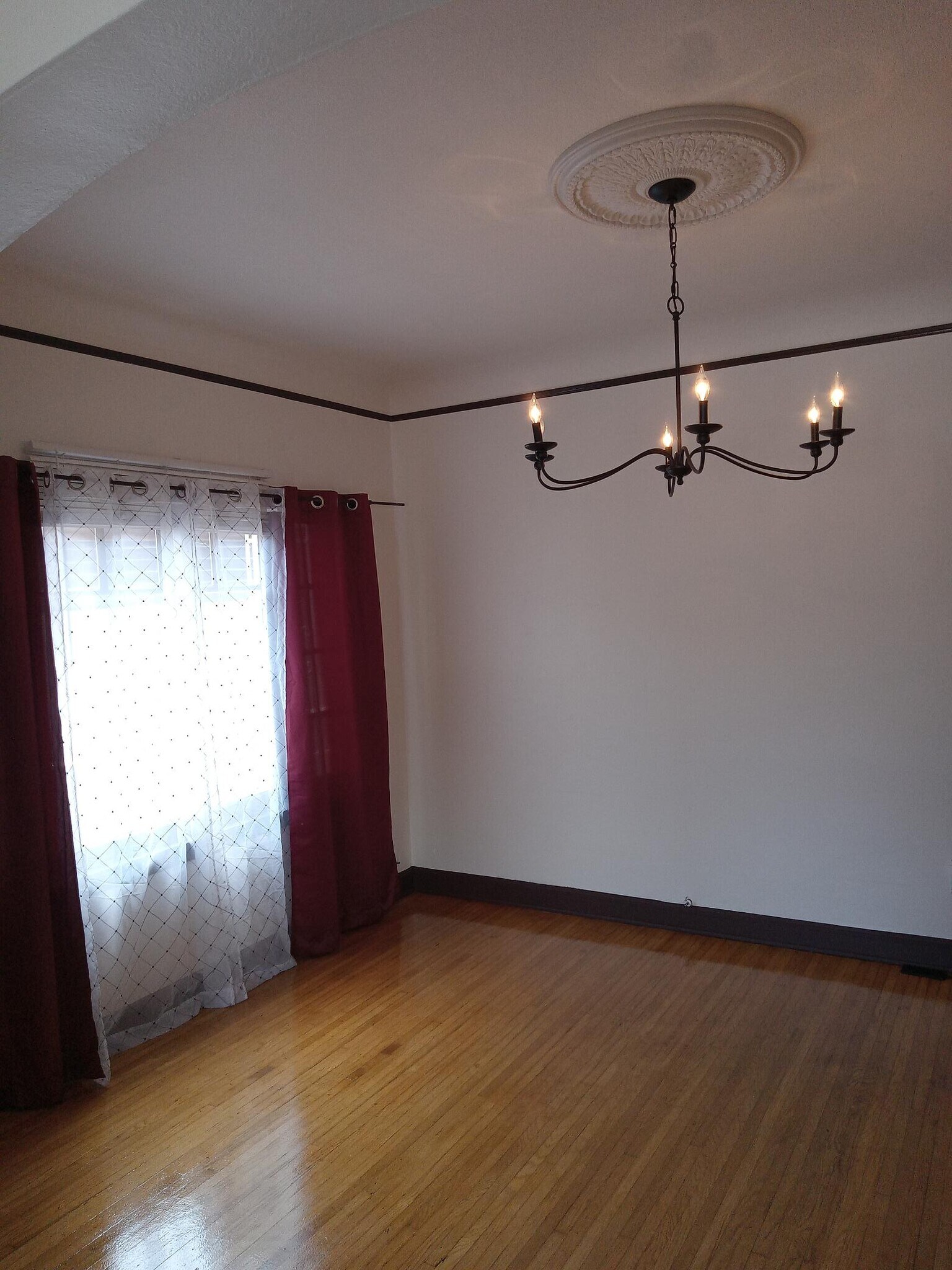 Building Photo - 128 Falcon Ave