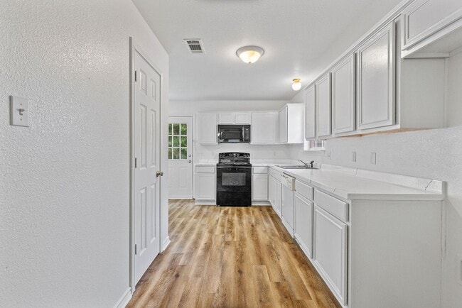 Building Photo - 1412 Hemphill St