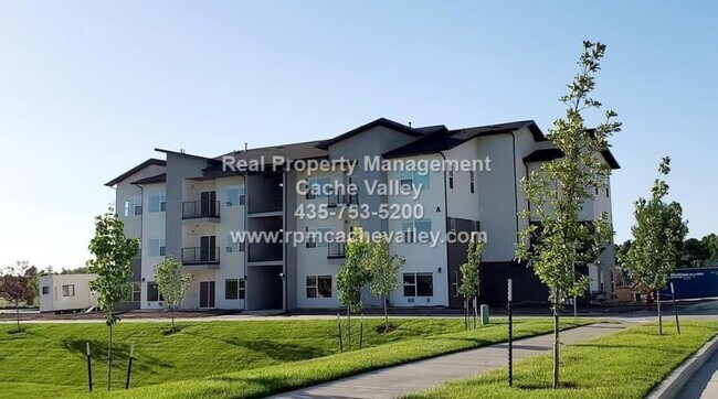 Building Photo - 163 E 550 N