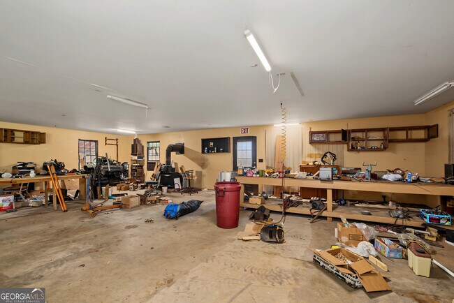 Building Photo - 241 Busbin Rd