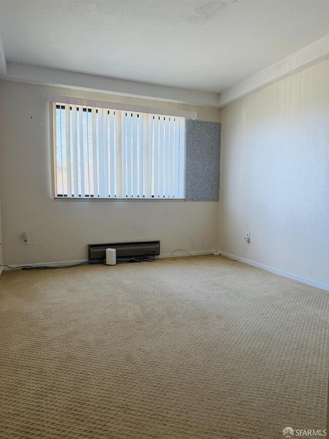 Building Photo - 930 Mission Rd