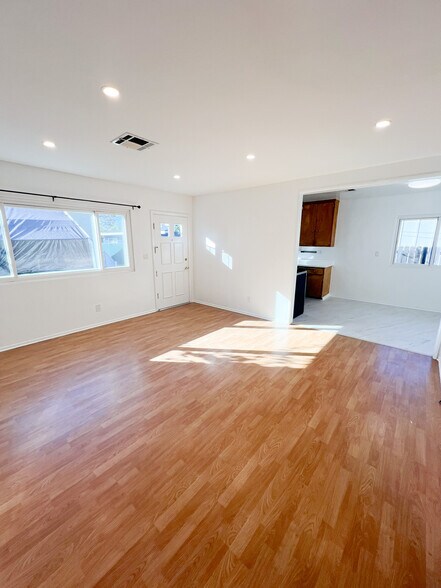 Building Photo - 10447 Cantara St