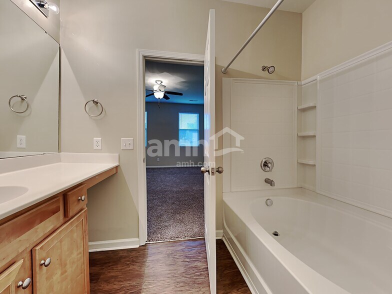 Building Photo - 504 Greywood Ln