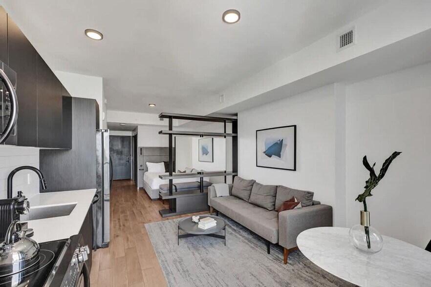 Building Photo - 398 NE 5th St