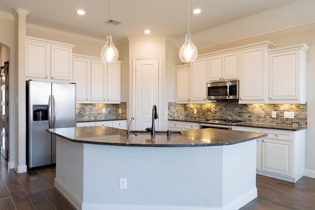 Building Photo - 28006 Laurel Garden Ln