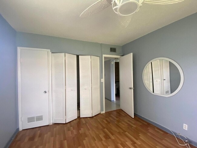 Building Photo - 256 Norwich K