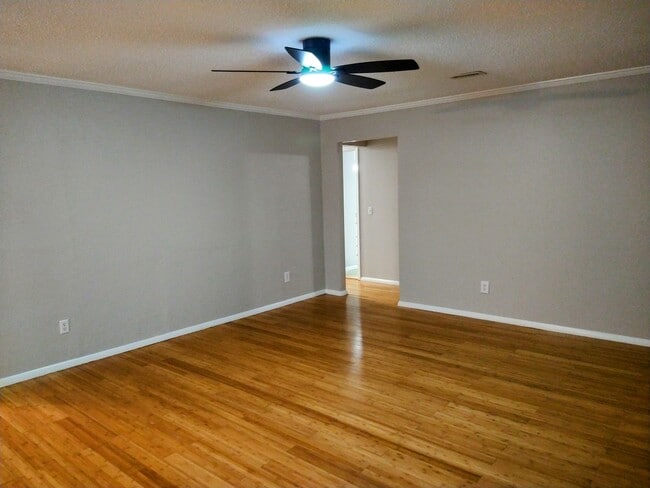 Building Photo - 128 Woodland Hills Dr