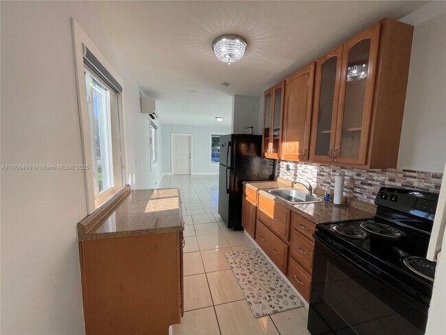 Building Photo - 405 SW 5th St