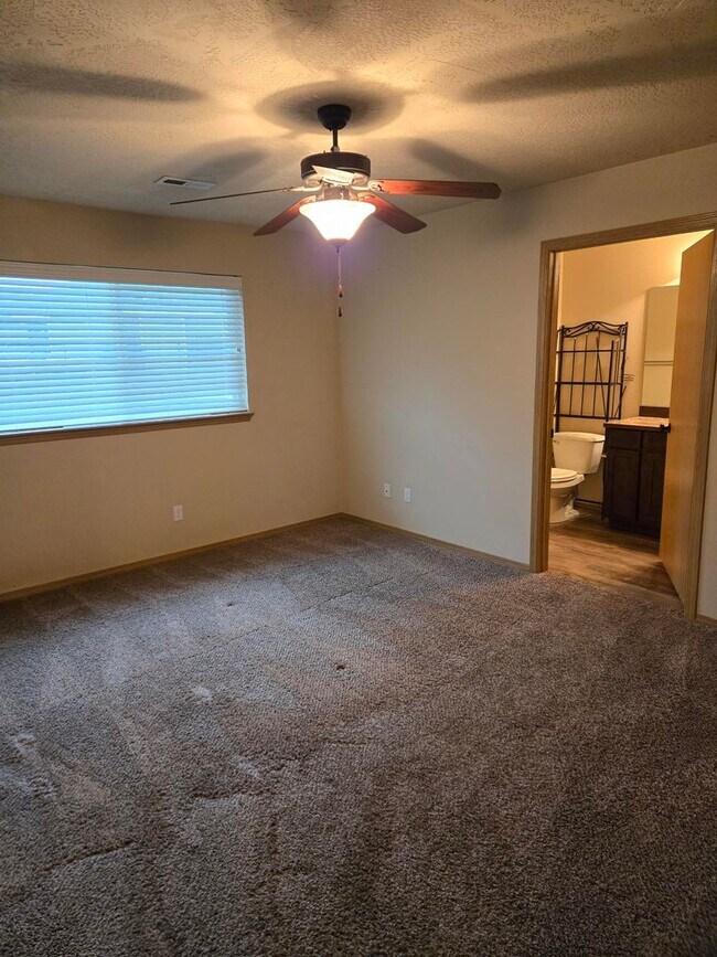 Building Photo - Zero Step Rancher in Deer Park