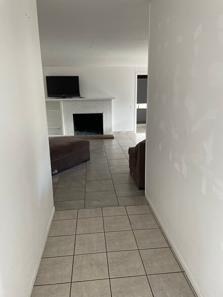 Building Photo - 2975 Governor Dr