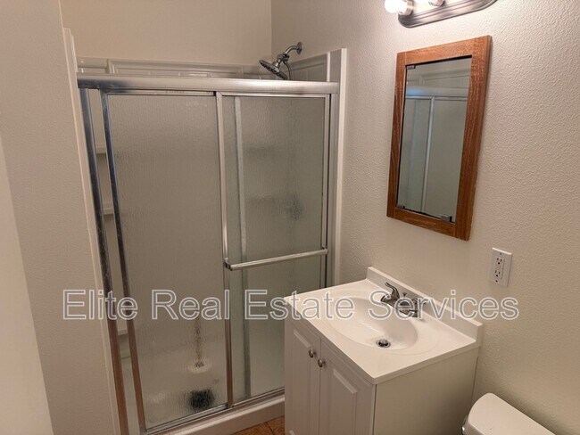 Building Photo - 2155 Montclair St