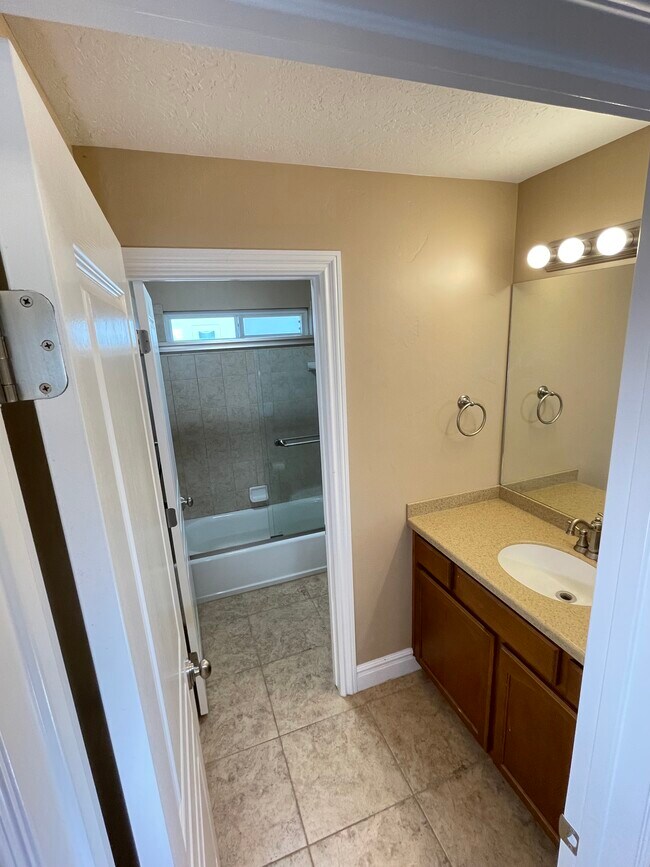 Building Photo - 2936 Sefton Dr