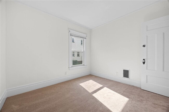 Building Photo - 15-17-17 Roosevelt St