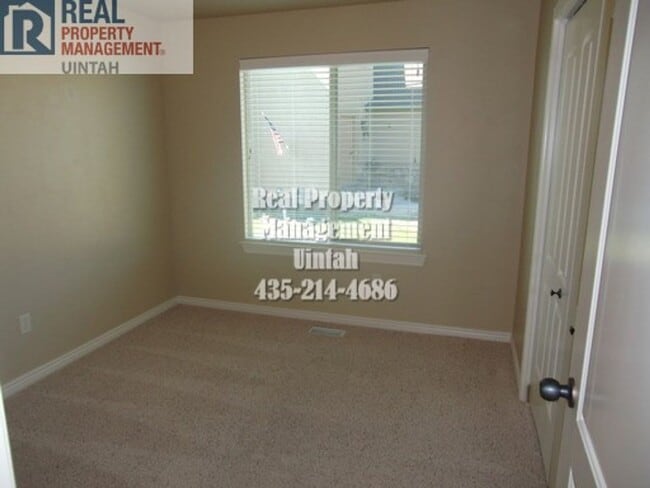 Building Photo - Legacy Meadows Twin Home