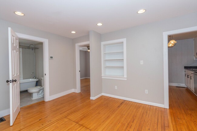 Building Photo - 2 Bed, 1 Bath Rancher in Charles Town, WV