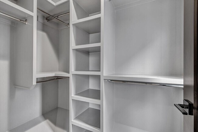 Building Photo - 4 Bed for Rent in Edison Park- The Nations!