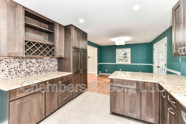 Building Photo - 9205 Hamilton Dr