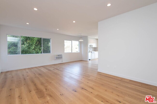 Building Photo - 5935 Chula Vista Way