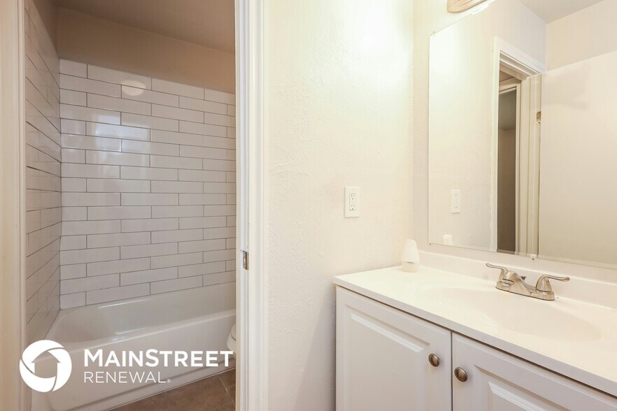 Building Photo - 4400 N Shadybrook Dr