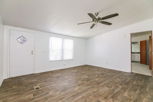 Building Photo - 2137 Coral Dr