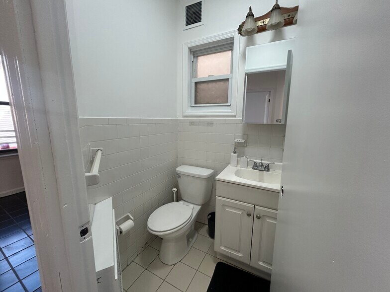 Building Photo - 318 71st St