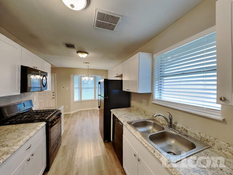 Building Photo - 3815 Shadow Trail