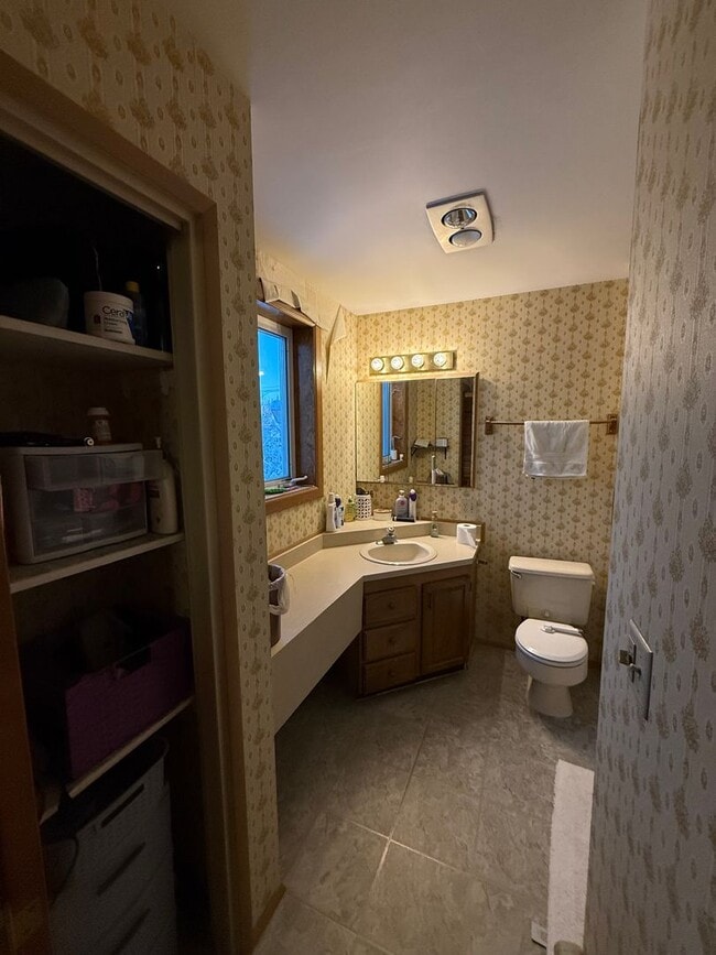 Building Photo - 4-bedroom home in Fairbanks / Dog friendly / Natural Gas