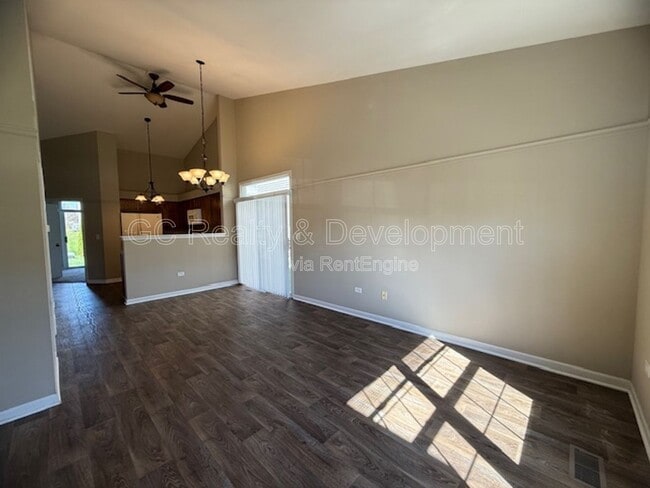 Building Photo - 1652 Cesario Dr