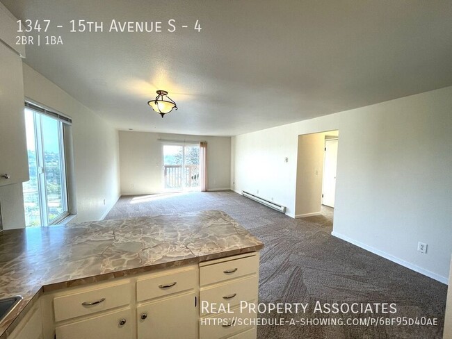 Building Photo - Bright Large Corner Unit Apt - *GARAGE PAR...