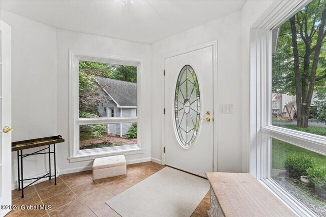 Building Photo - 12 Vallera Rd