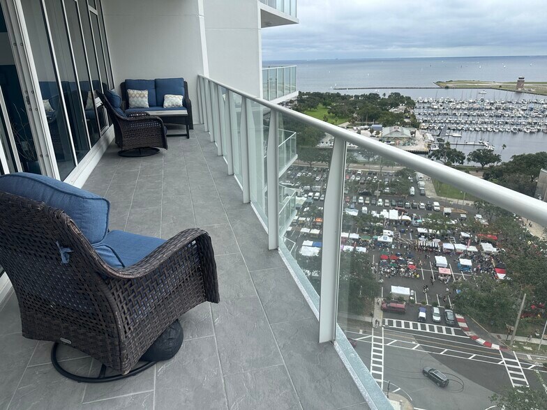 Balcony - 175 1st St S