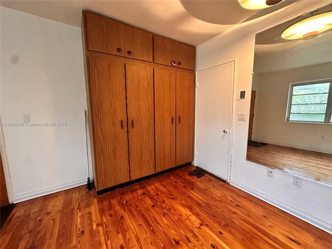 Building Photo - 4740 Pine Tree Dr